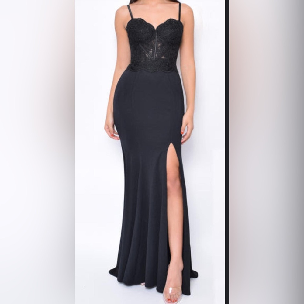 Emprada Black corset lace dress with straps